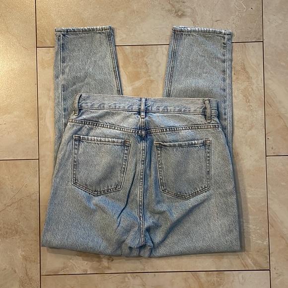 Ultra High Rise Slim Light-Wash PacSun Jeans - Picture 4 of 9